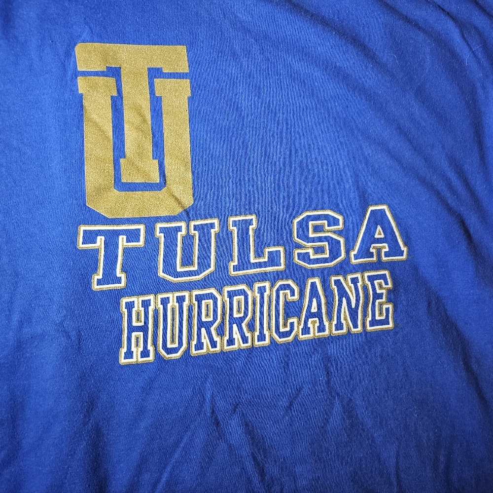 Tulsa Golden Hurricane T-shirt. Size:M